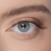 Blaue Augen und harmonische Wimpern