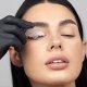 Das Lash Lift Kit wird angewendet