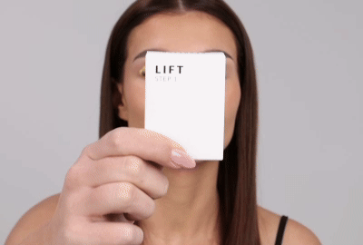 Modellauftrag Schritt 1 – Wimpern anheben