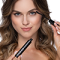 Frau mit Nanolash Legnth & Curl Mascara